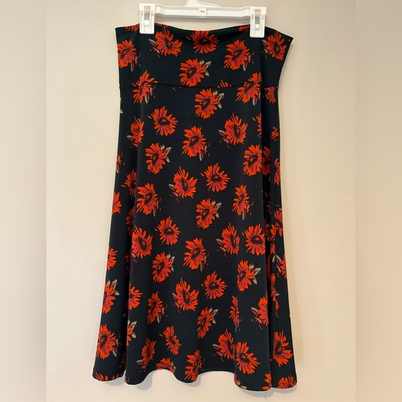 LuLaRoe Dresses & Skirts - LuLaRoe Black Flared Skirt - Medium - Red Floral - Stretchy